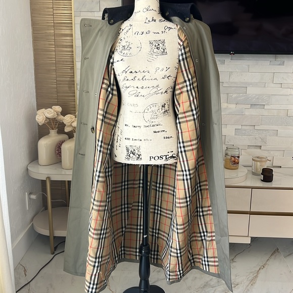 Burberry trench coat - Picture 9 of 11